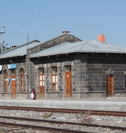 Akyaka Gar Binası