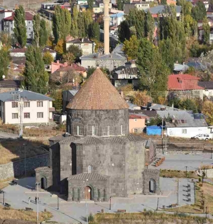 On İki Havariler Kilisesi (Kümbet Cami)