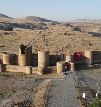 Ani Kuzey Surları